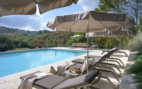 Melaiolo Modern Apartment With Pool, Montaione, To: L'Eau, Nuage, Propriété, Ciel, Plante, Piscine, Parapluie, Mobilier De Jardin, Ombre, Bâtiment