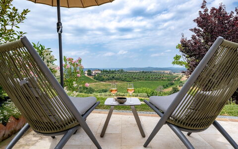 Melaiolo Modern Apartment With Pool, Montaione, To: Meubles, Mobilier De Jardin, Chaise, Ombre, Tableau De Plein Air, Jardin, Patio, Eco Hôtel, Table Basse, Aménagement Paysager