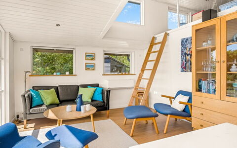 Veetrikki - 350M from the Sea: Meubles, Design Intérieur, Sol, Sol, Bois, Plafond, Parquet, Pièce, Canapé, Salon