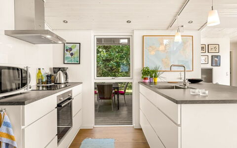 Veetrikki - 350M from the Sea: Cuisine, Appareil De Cuisine, Comptoir, Sol, Design Intérieur, Meubles, Principaux Appliance, Cabinetry, Bois, Sol
