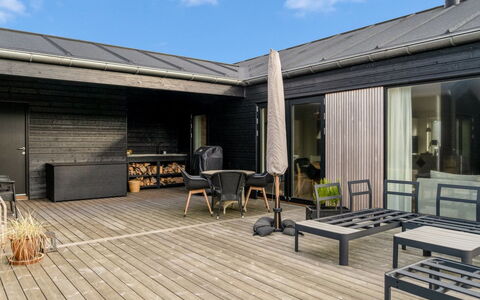 Thorfin - 300M from the Sea: Meubles, Design Intérieur, Appartement, Sol, Sol, Table, Chaise, Pièce, Domicile, Table Cuisine Et Salle A Manger