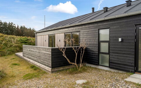 Thorfin - 300M from the Sea: Meubles, Design Intérieur, Appartement, Sol, Sol, Table, Chaise, Pièce, Domicile, Table Cuisine Et Salle A Manger