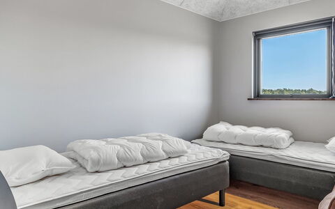 Sönke - 4Km from the Sea: Chambre, Lit, Drap De Lit, Literie, Sol, Plafond, Sol, Cadre De Lit, Design Intérieur, Linge