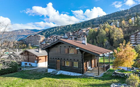 Chalet Derborence: Nuage, Ciel, Plante, Propriété, Bâtiment, Montagne, Paysage Naturel, Arbre, Montagnes, Maison