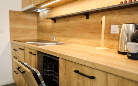 Bozi Dar 300: Bois, Sol, Design Intérieur, Comptoir, Meubles, Cabinetry, Tache De Bois, Sol, Cuisine, Dur