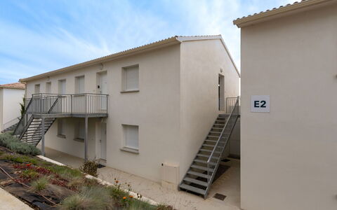Bravone 750: Mur, Zone Résidentielle, Façade, Domicile, Établissements Humains, Composite, Appartement, Balcon, Biens, Béton