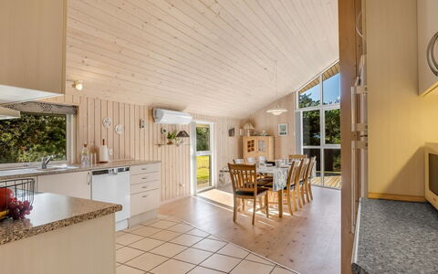 Skrollan - 200M to the Fjord: Design Intérieur, Sol, Plafond, Bois, Sol, Meubles, Pièce, Parquet, Cuisine, Domicile