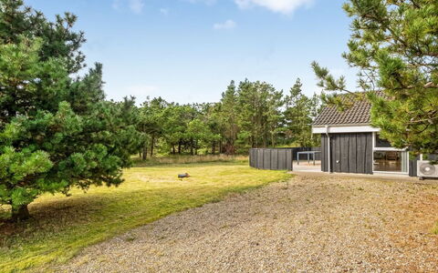 Skrollan - 200M to the Fjord: Arbuste, Lot Terre, Zone Rurale, Chalet, Aménagement Paysager, Jardin, Ombre, Biens, Pelouse, Batiments Jardin