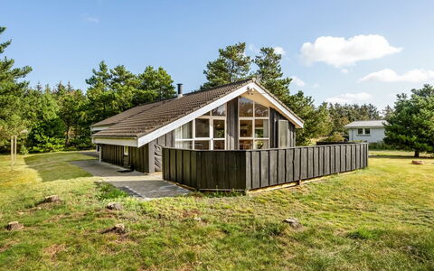 Skrollan - 200M to the Fjord: Toit, Maison, Domicile, Chalet, Porte, Siding, Plate-Forme, Porche, Planche, Dur