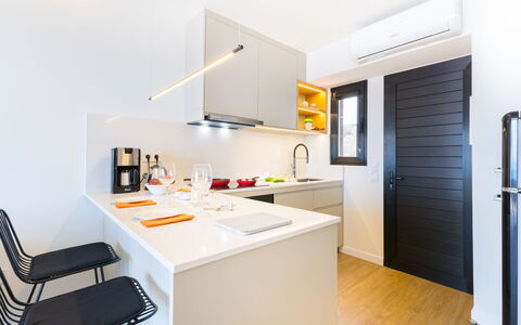 Los Canarios 527: Cabinetry, Meubles, Bâtiment, Comptoir, Chaise, Cuisine, Orange, Design Intérieur, Appareil De Cuisine, Maison