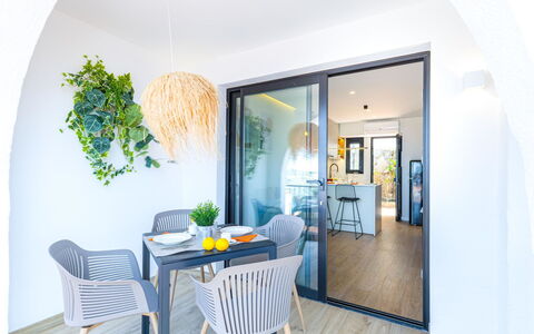 Los Canarios 527: Table, Meubles, Propriété, Plante, Chaise, Plante D'Appartement, Design Intérieur, Bâtiment, Sol, Sol