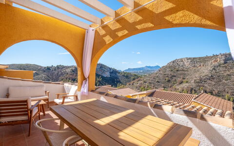 Montecala: Ciel, Propriété, Meubles, Bois, Ombre, Mobilier De Jardin, Arbre, Bâtiment, Paysage, Loisir