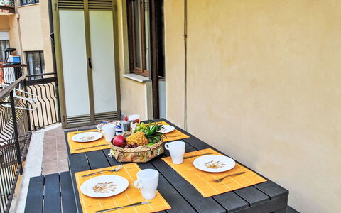 La Conca: Table, Aliments, Vaisselle, Meubles, Chaise, Orange, Bâtiment, Design Intérieur, Assiette, Bois