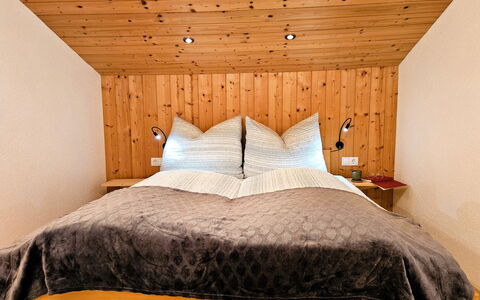 Alberts Huamat: Lit, Chambre, Design Intérieur, Drap De Lit, Bois, Literie, Meubles, Sol, Sol, Plafond