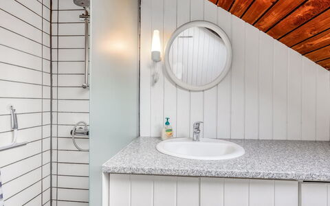 Amila - 30Km from the Sea: Maison, Domicile, Toit, Chalet, Biens, Aménagement Paysager, Batiments Jardin, Siding, Ferme