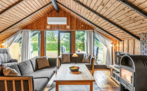 Amila - 30Km from the Sea: Toit, Maison, Lot Terre, Domicile, Chalet, Biens, Batiments Jardin, Ombre, Cabane En Rondins, Aménagement Paysager