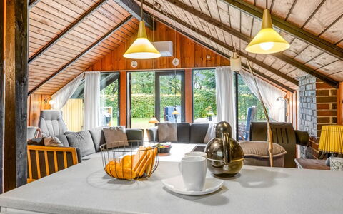 Amila - 30Km from the Sea: Toit, Maison, Lot Terre, Domicile, Chalet, Biens, Batiments Jardin, Ombre, Cabane En Rondins, Aménagement Paysager