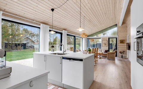 Aruna - 550M from the Sea: Bois, Domicile, Chalet, Dur, Siding, Batiments Jardin, Planche, Parquet, L'Hiver, Cuisine