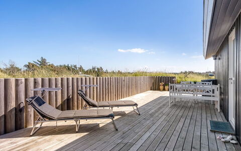 Naema - 400M from the Sea: Piscine, Mobilier De Jardin, Meubles, Recours, Dalle, Eco Hôtel, Ombre, Chaise, Loisir, Biens