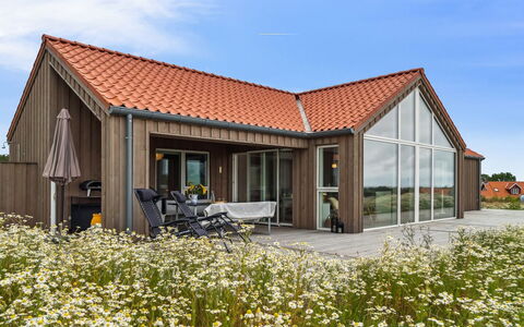 Pontus - 500M from the Sea: Maison, Domicile, Toit, Chalet, Biens, Aménagement Paysager, Batiments Jardin, Siding, Ferme