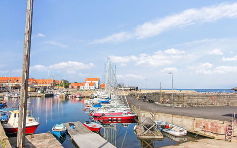 Pontus - 500M from the Sea: Maison, Domicile, Toit, Chalet, Biens, Aménagement Paysager, Batiments Jardin, Siding, Ferme