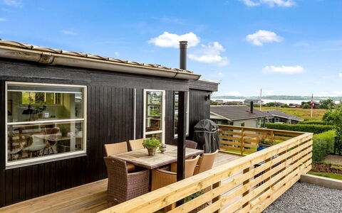 Filomena - 300M from the Sea: Maison, Toit, Domicile, Chalet, Biens, Ferme, Villa, Porche, Siding