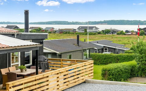 Filomena - 300M from the Sea: Maison, Toit, Domicile, Chalet, Biens, Ferme, Villa, Porche, Siding