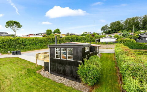 Filomena - 300M from the Sea: Maison, Toit, Domicile, Chalet, Biens, Ferme, Villa, Porche, Siding