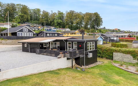 Filomena - 300M from the Sea: Chalet, Ombre, Porche, Siding, Clôture
