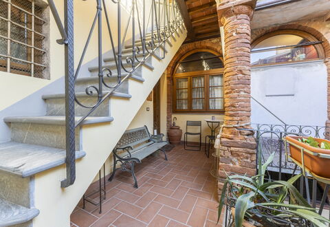 Lounge Flat Camaiore, Wifi, Versilia Coast: Propriété, Meubles, Fenêtre, Bâtiment, Bois, Design Intérieur, Chaise, Escaliers, Sol, Canapé