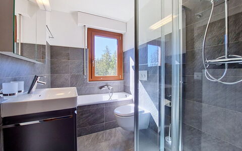 La Verdure Est N°22: Sol, Luminaire Plomberie, Design Intérieur, Sol, Salle De Bains, Évier, Robinet, Plafond, Plomberie, Domicile