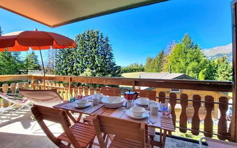 La Verdure Est N°22: Tache De Bois, Mélèze, Chaise, Dur, Porche, Eco Hôtel, Ombre, Aménagement Paysager, Balcon