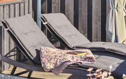 Mariska - 100M from the Sea: Bleu, Piscine, Meubles, Mobilier De Jardin, Recours, Chaise, Ombre, Eco Hôtel, Pot De Fleur