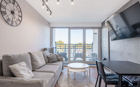 Mistral Porta Mare: Design Intérieur, Meubles, Sol, Canapé, Sol, Appartement, Plafond, Salon, Pièce, Domicile