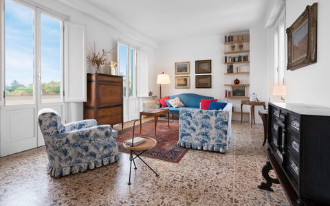 Orto Botanico Apartment With Terrace And Dome View: Cadre, Meubles, Fenêtre, Table, Bleu Azur, Bois, Cabinetry, Tiroir, Salon, Design Intérieur