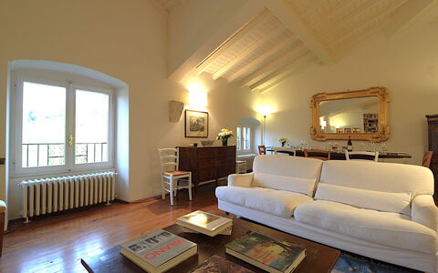 Il Vigneto, Verona, Pool, Wifi: Canapé, Cadre, Meubles, Confort, Bâtiment, Bois, Table, Salon, Sol, Fenêtre