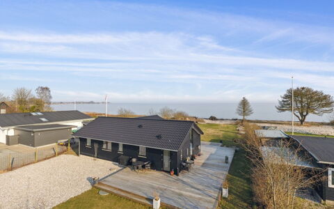 Viveke - 10M from the Sea: Bois, Domicile, Porche, Plate-Forme, Dur, Toit, Tache De Bois, Parquet, Eco Hôtel