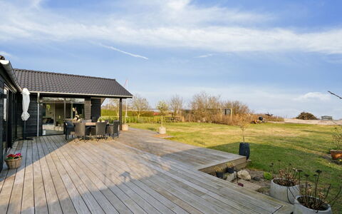 Viveke - 10M from the Sea: Ciel, Bois, Toit, Domicile, Maison, Chalet, Plate-Forme, Planche, Dur, Siding