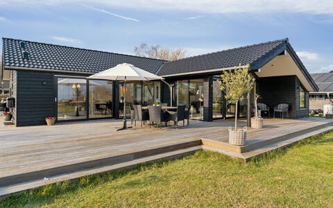 Viveke - 10M from the Sea: Bois, Domicile, Porche, Plate-Forme, Dur, Toit, Tache De Bois, Parquet, Eco Hôtel