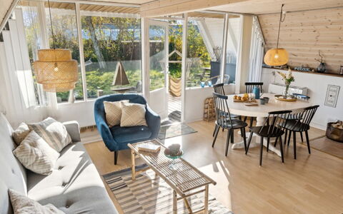 Edgar - 300M from the Sea: Maison, Domicile, Zone Résidentielle, Chalet, Siding, Biens, Allée, Cour