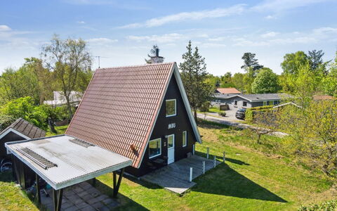 Edgar - 300M from the Sea: Bois, Toit, Maison, Chalet, Porte, Domicile, Siding, Lot Terre, Batiments Jardin, Cabanon