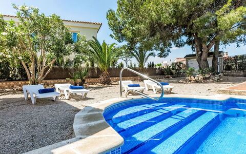 Mare Nostrum: L'Eau, Plante, Jour, Propriété, Bâtiment, Piscine, Bleu Azur, Arbre, Ciel, Architecture