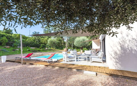Villa Lamas: L'Eau, Plante, Jour, Propriété, Bâtiment, Piscine, Bleu Azur, Arbre, Ciel, Architecture