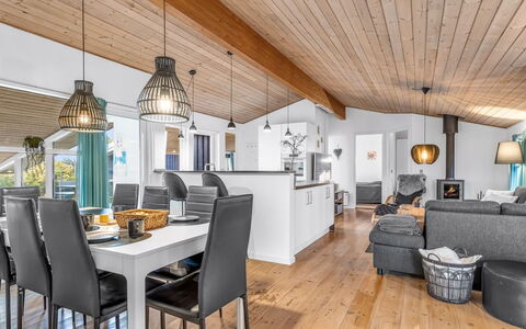 Estella - 900M from the Sea: Meubles, Design Intérieur, Sol, Bois, Plafond, Parquet, Canapé, Sol, Salon, Table