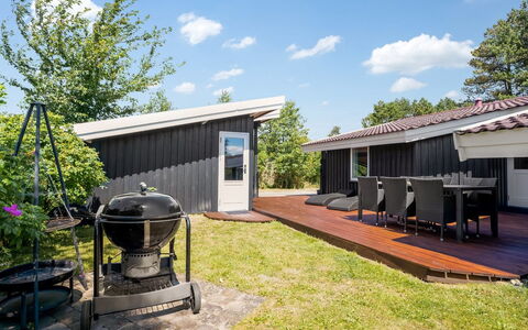 Estella - 900M from the Sea: Bois, Toit, Domicile, Maison, Chalet, Lot Terre, Ombre, Siding, Jardin, Batiments Jardin