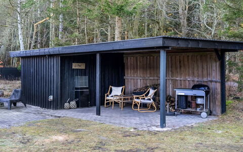 Gunnil - 400M from the Sea: Maison, Domicile, Toit, Chalet, Biens, Aménagement Paysager, Batiments Jardin, Siding, Ferme