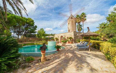 Son Siurana: Nuage, Ciel, Plante, Propriété, L'Eau, Bleu Azur, Arbre, Arecales, Loisir, Piscine