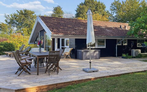 Ågot - 350M from the Sea: Bois, Toit, Maison, Domicile, Chalet, Architecture, Porche, Meubles, Ombre, Lot Terre