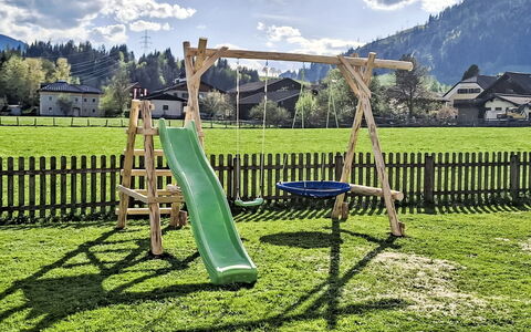 Flachau 450: Herbe, Colline, Pelouse, Chaîne De Montagnes, Équipement Extérieur Play, Jardin, Loisir, Prairie, Toboggan, Parc