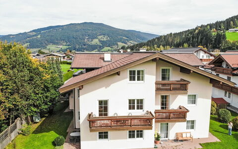 Flachau 450: Plante, Ciel, Bâtiment, Fenêtre, Montagne, Nuage, Maison, Arbre, Lot Terre, Paysage Naturel